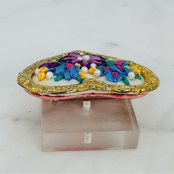 Embroidered Heart Brooch Pin Gold Framed Hand Stitched Flower Design Cottage - Picture 5 of 9